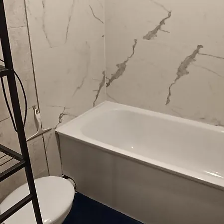 Bed In A Small By A Private Host In La Porte D'italie Hostel *