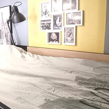 Bed In A Small By A Private Host In La Porte D'italie Hostel Le Kremlin-Bicêtre