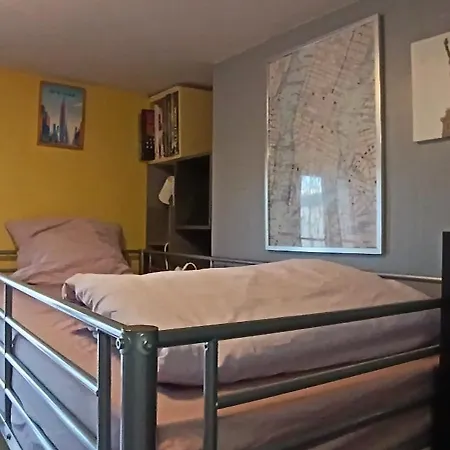 Bed In A Small By A Private Host In La Porte D'italie Hostel Le Kremlin-Bicêtre