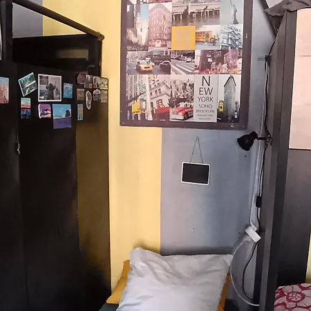 Bed In A Small By A Private Host In La Porte D'italie