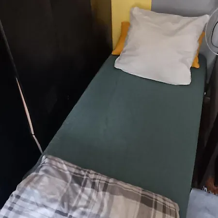 Bed In A Small By A Private Host In La Porte D'italie *