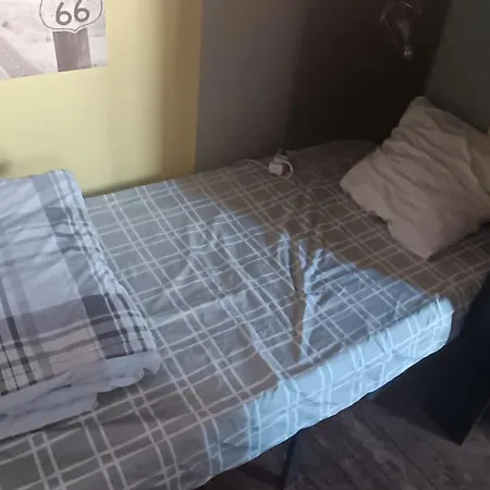 Hostel Bed In A Small By A Private Host In La Porte D'italie Le Kremlin-Bicêtre